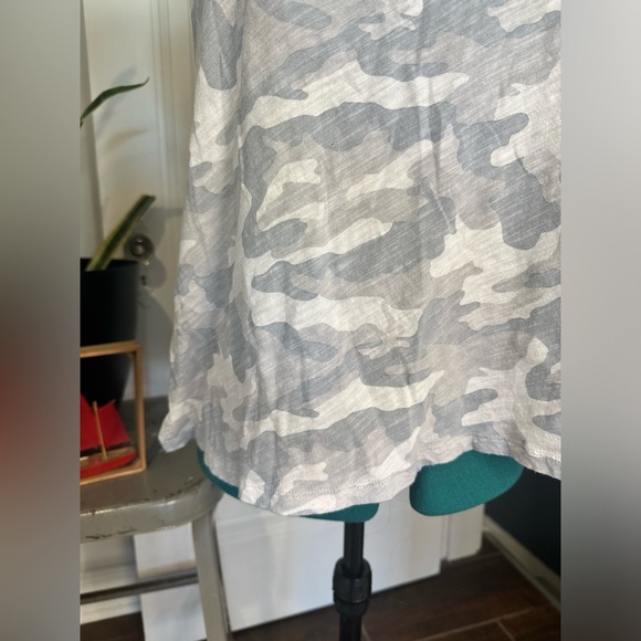 Old navy large camo tank top Everywear - Picture 2 of 9